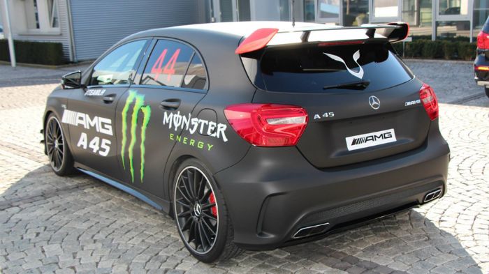 Η A45 AMG Edition 1 του Hamilton διαθέτει μαύρη ματ απόχρωση, τα λογότυπα της Monster Energy και ένα roll cage.