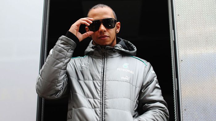 Ο Lewis Hamilton φαίνεται να είναι πιο ευχαριστημένος με την ομάδα της Mercedes σε σχέση με τη McLaren.