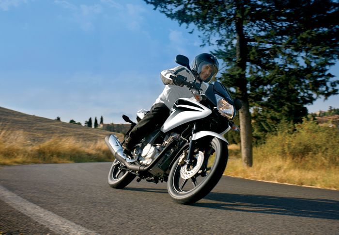 To Honda CBF 125i συνδυάζει τη χαμηλή τιμή με την αξιοπιστία.