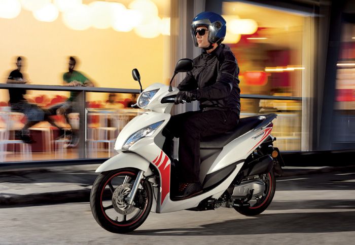 Η νέα και πολύ οικονομική έκδοση του Honda Vision που παρουσιάστηκε στην EICMA.
