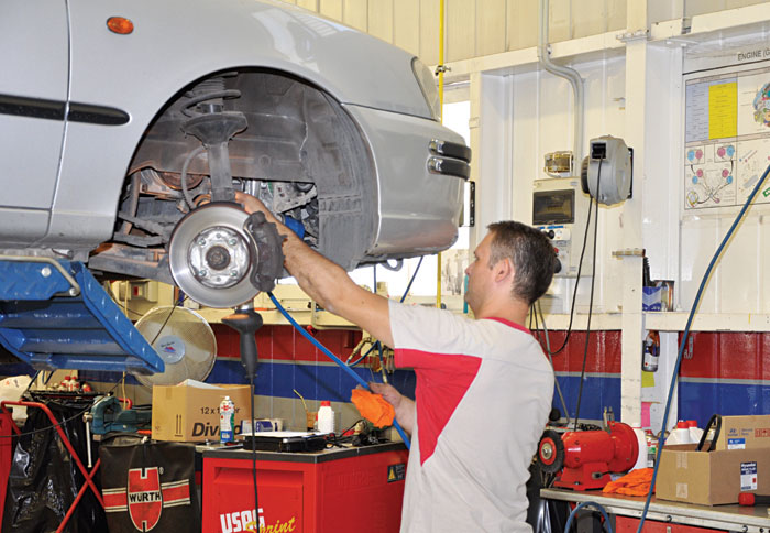 Η Hyundai, μέσω της Σχολής Τεχνικής Εκπαίδευσης, προσφέρει τεχνικά σεμινάρια καθώς και σεμινάρια διαχείρισης πελατών, που στόχο έχουν την ολοένα και μεγαλύτερη ανάπτυξη της διαγνωστικής ικανότητας των Η Hyundai, μέσω της Σχολής Τεχνικής Εκπαίδευσης, προσφέρει τεχνικά σεμινάρια καθώς και σεμινάρια διαχείρισης πελατών, που στόχο έχουν την ολοένα και μεγαλύτερη ανάπτυξη της διαγνωστικής ικανότητας των