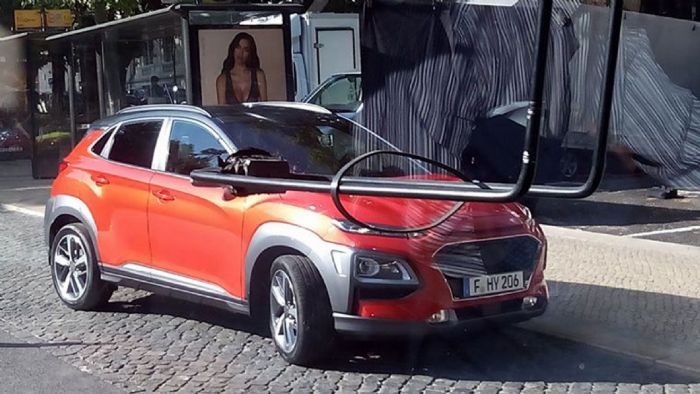 Το επερχόμενο Hyundai Kona εντοπίστηκε στη Λισαβόνα της Πορτογαλίας δίχως ίχνος καμουφλάζ. Λόγος γίνεται για το νέο μοντέλο των Κορεατών, το οποίο θα ενταχθεί στην απαιτητική κατηγορία των μικρών cros
