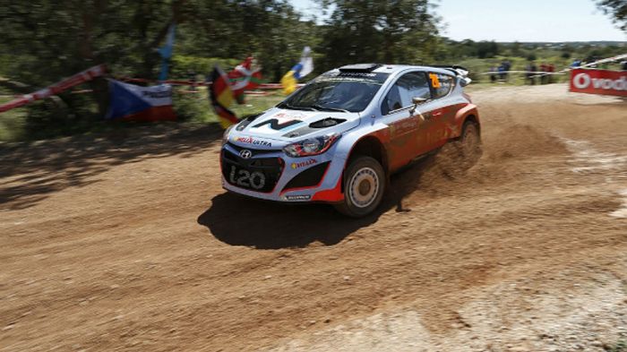 Η μέρα πάντως ήταν πολύ σημαντική για την Hyundai, αφού το i20 WRC κατάφερε να κατακτήσει τις πρώτες του νίκες στο Πρωτάθλημα.
