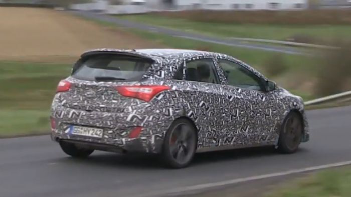 Οι νεότερες πληροφορίες θέλουν το Hyundai i30 N να εξοπλίζεται με μια αναβαθμισμένη εκδοχή του υπερτροφοδοτούμενου συνόλου των 1,6 λτ., ώστε να ανταγωνιστεί μοντέλα όπως το Ford Focus ST.
