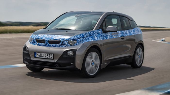 Η BMW αποκαλύπτει τα τεχνικά στοιχεία της νέας i3 (ελάχιστα καμουφλαρισμένης) εν όψει της επίσημης πρεμιέρας της, στις 29 Ιουλίου.