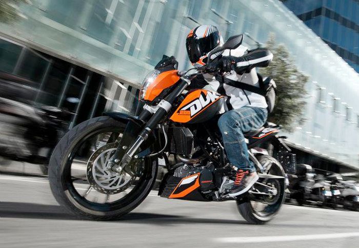 Οι πωλήσεις του KTM Duke 200 στην Ινδία ξεκίνησαν μόλις σήμερα.
