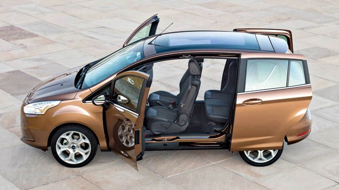Το εσωτερικό του Toyota iQ καταφέρνει και είναι μοντέρνο χρησιμοποιώντας λιτές γραμμές. 