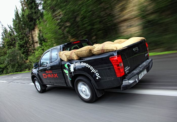 Το νέο D-Max κλήθηκε να διανύσει συνολικά 205,5 χλμ. με πλήρες φορτίο από τον νομό Χανίων έως τον νομό Ηρακλείου μεταφέροντας –τι άλλο;- ελιές.