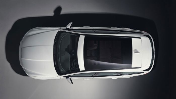 Αυτή είναι η πρώτη επίσημη εικόνα της νέας Jaguar XF Sportbrake χωρίς κανένα ίχνος καμουφλάζ. Τα βλέμματα τραβά η πανοραμική πλήρως γυάλινη οροφή.