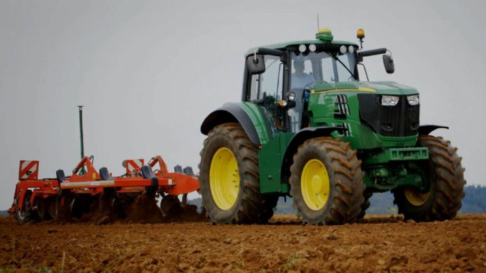 Το John Deere Sesam κινείται αποκλειστικά από δύο ηλεκτρικούς κινητήρες απόδοσης 180 ίππων. Δυστυχώς δεν είναι ακόμα έτοιμο να πιάσει δουλειά. 