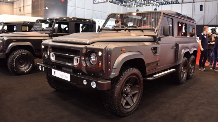 Το Kahn Design Flying Huntsman Concept αποτελεί κάτι σαν την απάντηση στην Mercedes G63 AMG 6x6. Οι 6 τροχοί του κινούνται από έναν V8 κινητήρα 6,2 λίτρων της GM, απόδοσης 430 ίππων.