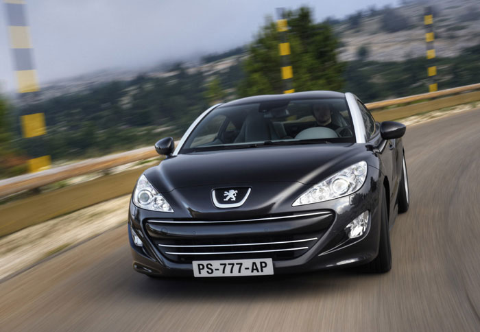 Το εμπρός μέρος του Peugeot RCZ παραπέμπει αρκετά στο 308...