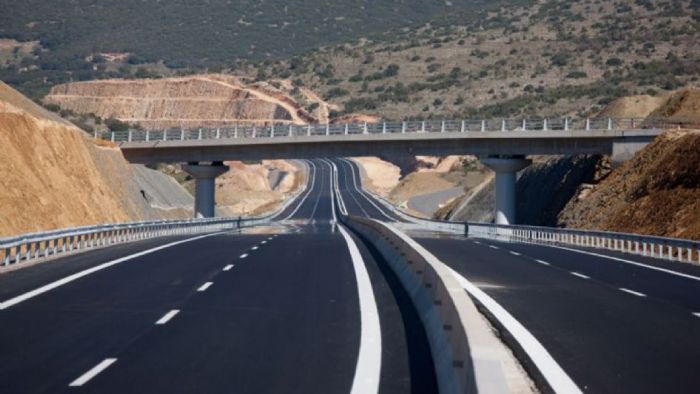 Το ενδεχόμενο απόδειξης σύστασης «καρτέλ» από μεγάλες κατασκευαστικές εταιρείας στην Ελλάδα, ενδέχεται να επιφέρει ακόμη και «πάγωμα» σχετικών κοινοτικών κονδυλίων.