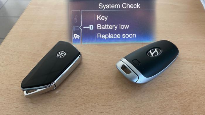 Keyless: Πώς ξεκλειδώνεις το αμάξι αν τελειώσει η μπαταρία στο κλειδί; Keyless: Πώς ξεκλειδώνεις το αμάξι αν τελειώσει η μπαταρία στο κλειδί;