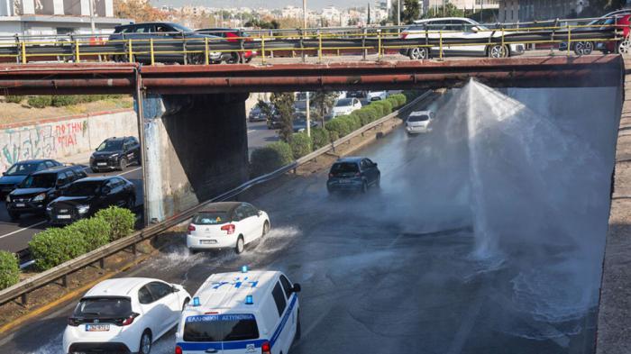 Χάος από κίνηση στον Κηφισό: Έσπασε αγωγός νερού & πλημμύρισε ο δρόμος 