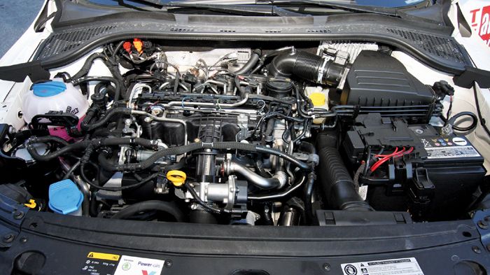 Χάρη στη ροπή των 230 Nm, o 1,6 TDI κινητήρας κινεί με αρκετή άνεση το Rapid Spaceback των 1.260 κιλών Χάρη στη ροπή των 230 Nm, o 1,6 TDI κινητήρας κινεί με αρκετή άνεση το Rapid Spaceback των 1.260 κιλών