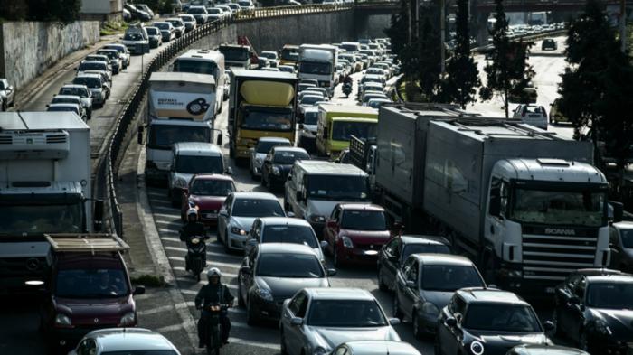 Εφαρμογή της Περ. Αττικής θα γλιτώνει τους οδηγούς από την κίνηση! Εφαρμογή της Περ. Αττικής θα γλιτώνει τους οδηγούς από την κίνηση!