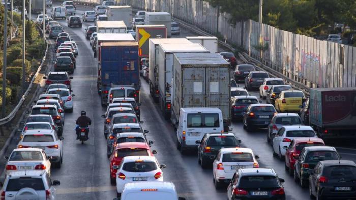 Μποτιλιάρισμα στον Κηφισό προς Πειραιά | Ακινητοποιημένο φορτηγό 