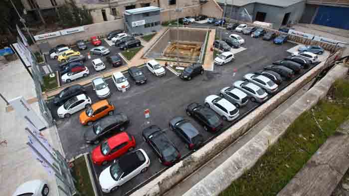 Η βάση δεδομένων την παρούσα στιγμή περιλαμβάνει περίπου 100 αυτοκίνητα, τα οποία πολύ σύντομα θα αυξηθούν προσφέροντας έτσι ευρεία γκάμα επιλογών. 