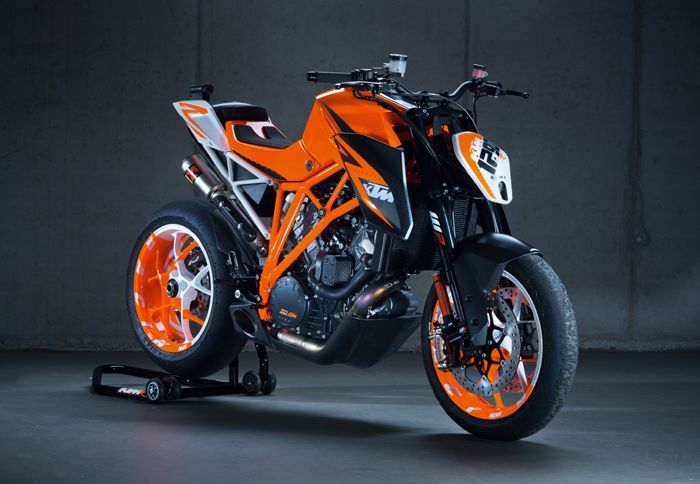 Η ΚΤΜ παρουσίασε το 1290 Super Duke R Prototype, το οποίο είναι, σύμφωνα με την εταιρεία, πλήρως λειτουργικό.