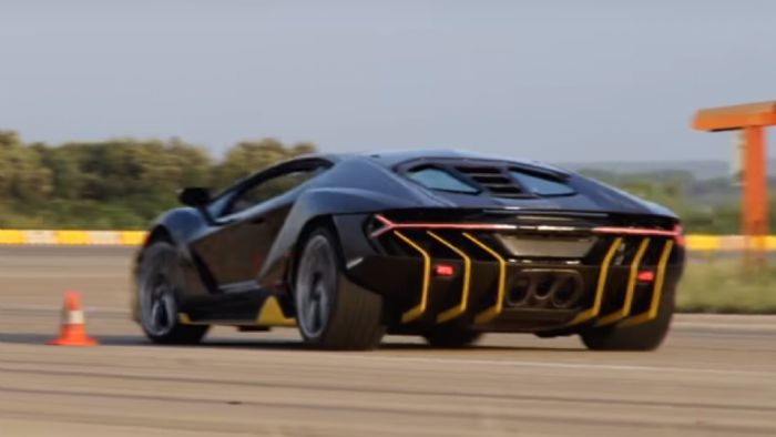 Η Centenario στηρίζεται στην Aventador και έχει carbon fiber σασί – αμάξωμα, πειραγμένη αεροδυναμική και πίσω κίνηση. Τιμάται 1,75 εκ. ευρώ και τα 40 αντίτυπά της (20 Coupe και 20 Roadster) έχουν ήδη προπωληθεί.