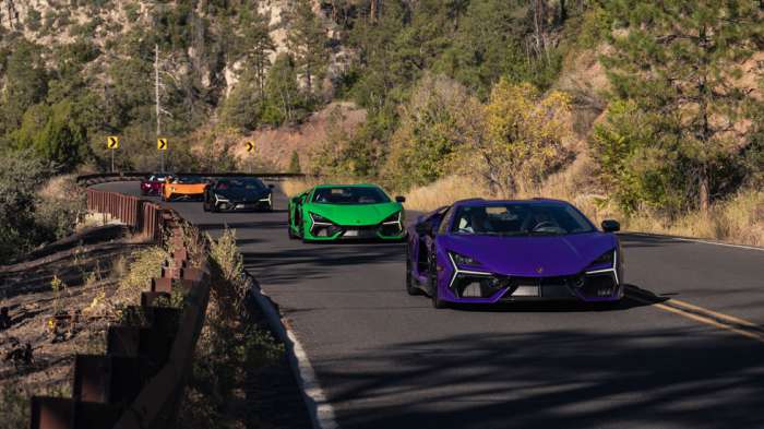 35 γυναίκες «τρέχουν» με Lamborghini σε ορεινό στροφιλίκι 35 γυναίκες «τρέχουν» με Lamborghini σε ορεινό στροφιλίκι