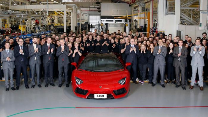 Η 5000ή Aventador είναι στην έκδοση Roadster Rosso Bia LP 700-4, που θα παραδοθεί στον κάτοχό της εντός των συνόρων της Ιταλίας. 