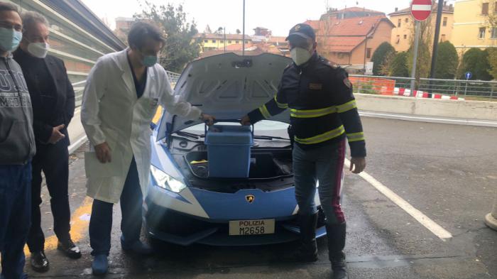 Ιταλία: Η αστυνομία μετέφερε μοσχεύματα με Lamborghini Huracan! 