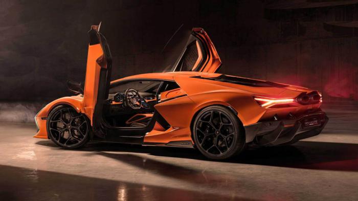 Sold out μέχρι τα τέλη του 2025 η Lamborghini Revuelto  
