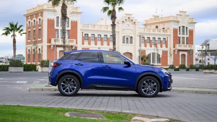 Σύμφωνα με την Lexus το 0-100 ολοκληρώνεται σε 9,5 δλ. και οι εκπομπές ρύπων είναι κάτω από 120 γρ. CO2/χλμ. σε όλες τις εκδόσεις. Σύμφωνα με την Lexus το 0-100 ολοκληρώνεται σε 9,5 δλ. και οι εκπομπές ρύπων είναι κάτω από 120 γρ. CO2/χλμ. σε όλες τις εκδόσεις.