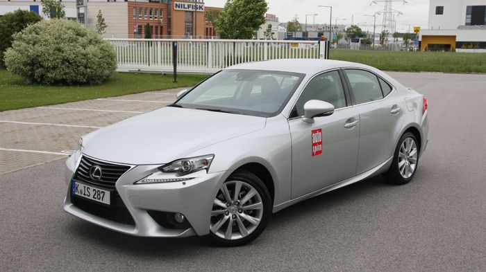 Σχεδιαστικά, το νέο Lexus IS με αμάξωμα που παραπέμπει σε 4θυρο κουπέ, είναι ένα από τα πιο δυναμικά μεσαία μοντέλα.
Σχεδιαστικά, το νέο Lexus IS με αμάξωμα που παραπέμπει σε 4θυρο κουπέ, είναι ένα από τα πιο δυναμικά μεσαία μοντέλα.