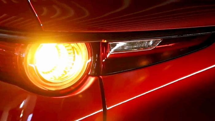 Η Mazda έφτιαξε φλας που αναβοσβήνει σαν χτύπος ανθρώπινης καρδιάς! Η Mazda έφτιαξε φλας που αναβοσβήνει σαν χτύπος ανθρώπινης καρδιάς!