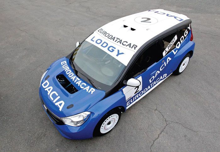Το εικονιζόμενο αγωνιστικό Dacia Lodgy αποτελεί τον προπομπό της έκδοσης παραγωγής. Το εικονιζόμενο αγωνιστικό Dacia Lodgy αποτελεί τον προπομπό της έκδοσης παραγωγής.
