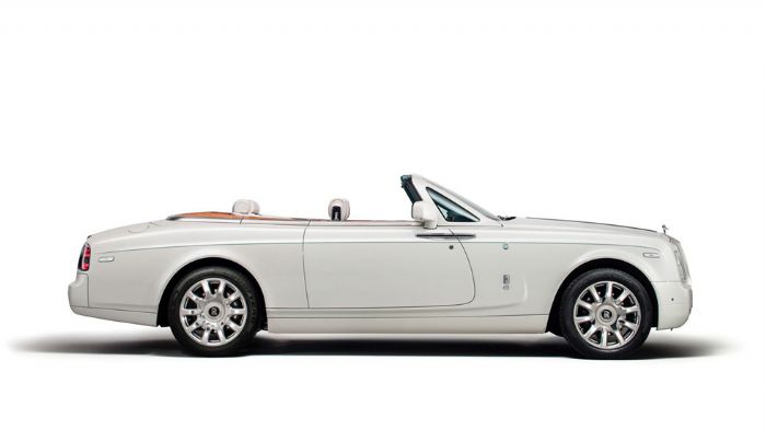 Η Rolls-Royce παρουσιάζει τη νέα Maharaja Phantom Drophead Coupe, ένα αυτοκίνητο που έγινε αποκλειστικά για τους πελάτες της εταιρείας στο Ντουμπάι.