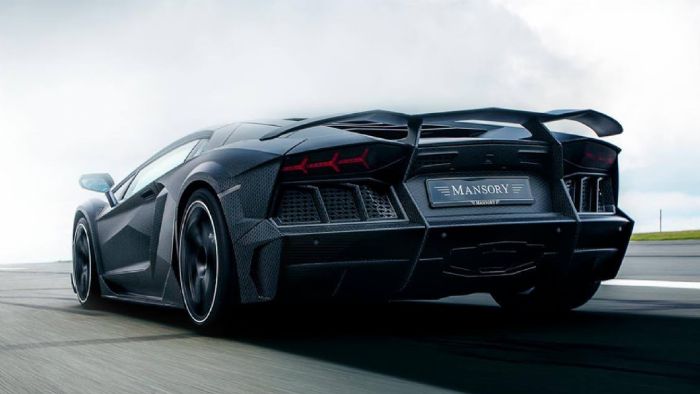 «Καρδιά» του Mansory Carbonado αποτελεί ο κινητήρας της Lamborghini Aventador LP700-4, μόνο που το V12 σύνολο, αντί για 700 ίππους αποδίδει ούτε λίγο ούτε πολύ 1.250 άλογα.