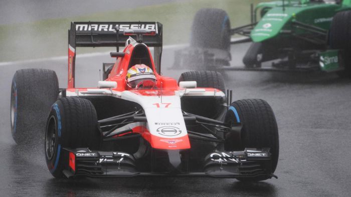 Η Marussia απαντά πως από τα δεδομένα τηλεμετρίας προκύπτει πως ο Bianchi επιβράδυνε, ενώ στις συνομιλίες της με τον πιλότο, δεν καταγράφηκαν υποδείξεις για να επιταχύνει.