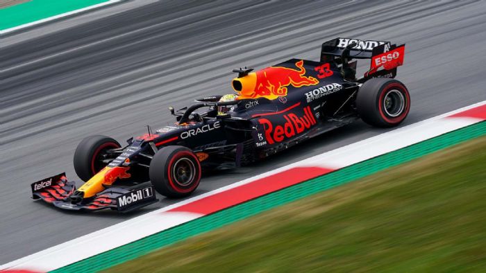 Διαστημικός Verstappen πήρε τη νίκη στην πρώτη στροφή 