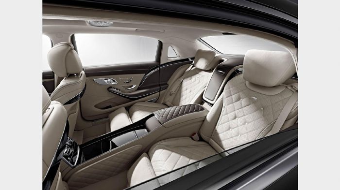 Στο πίσω τμήμα της καμπίνας της Mercedes-Maybach S600, θα υπάρχει περισσότερος χώρος για τα πόδια, αλλά και δύο ηλεκτρικά ανακλινόμενες πολυθρόνες βασιλικών ανέσεων.