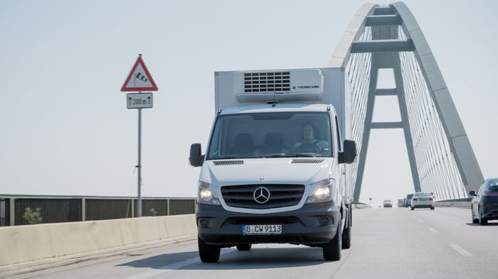 Από το φετινό Ιούνιο, το σύστημα «Crosswind Assist» θα είναι διαθέσιμο σε όλες τις εκδόσεις αμαξώματος του νέου Mercedes-Benz Sprinter. 