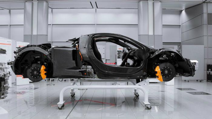 Το ενδεχόμενο να τροφοδοτεί και άλλες αυτοκινητοβιομηχανίες με «σκελετούς» από ανθρακονήματα εξετάζει η McLaren.
