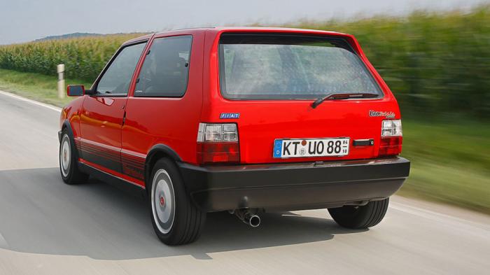 Fiat Uno Turbo: «Ιταλός» απέναντι σε 205 GTi, Renault 5 & Starlet GT 