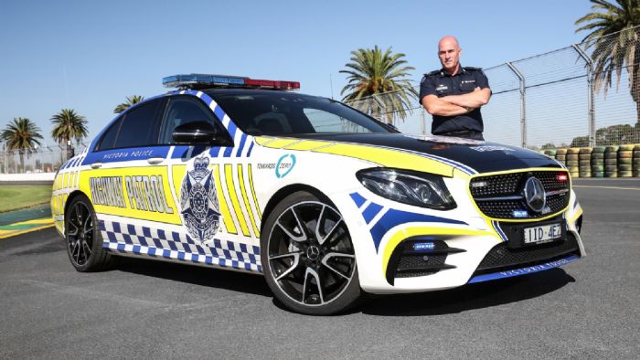 Το νέο απόκτημα της Victoria Police είναι μια Mercedes-AMG E 43 Sedan, που θα ονομάζεται «Guardian V2» και η οποία είναι δανεική από την Mercedes-Benz Australia.