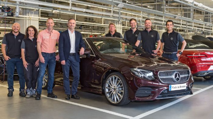 Οι παραγγελίες για τη νέα E-Class Cabriolet έχουν ξεκινήσει ήδη στη χώρα μας με τιμές που ξεκινούν από τις 74.920 ευρώ. Οι παραγγελίες για τη νέα E-Class Cabriolet έχουν ξεκινήσει ήδη στη χώρα μας με τιμές που ξεκινούν από τις 74.920 ευρώ.