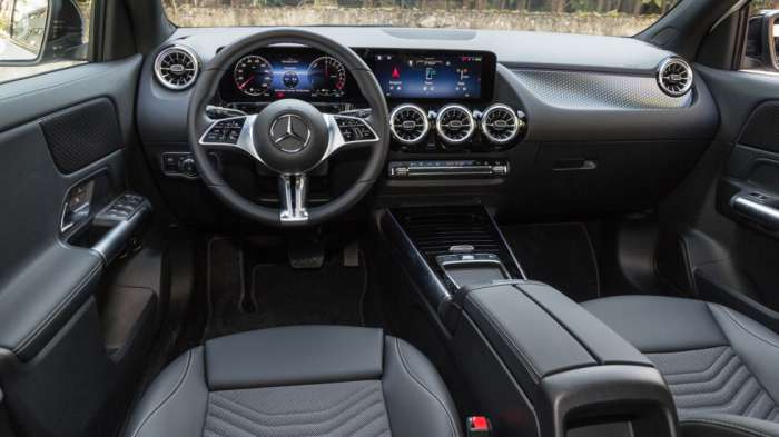 Ποιοτικά, το εσωτερικό της Mercedes GLA ξεχωρίζει για τα top υλικά και το κορυφαίο φινίρισμα, σύμφωνα και την luxury υπόστασή της. Ποιοτικά, το εσωτερικό της Mercedes GLA ξεχωρίζει για τα top υλικά και το κορυφαίο φινίρισμα, σύμφωνα και την luxury υπόστασή της.