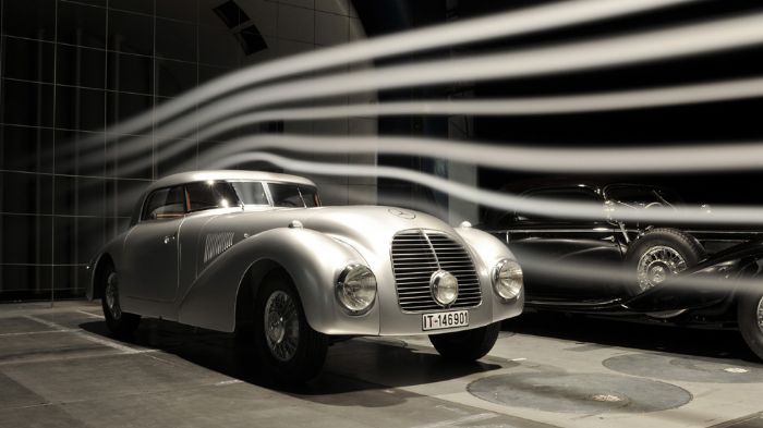 Το Mercedes-Benz 540 K Streamliner (W 29), 1938. Κατασκευάστηκε ως ένα και μοναδικό μοντέλο στον τομέα παραγωγής ειδικών οχημάτων στο εργοστάσιο του Sindelfingen. 