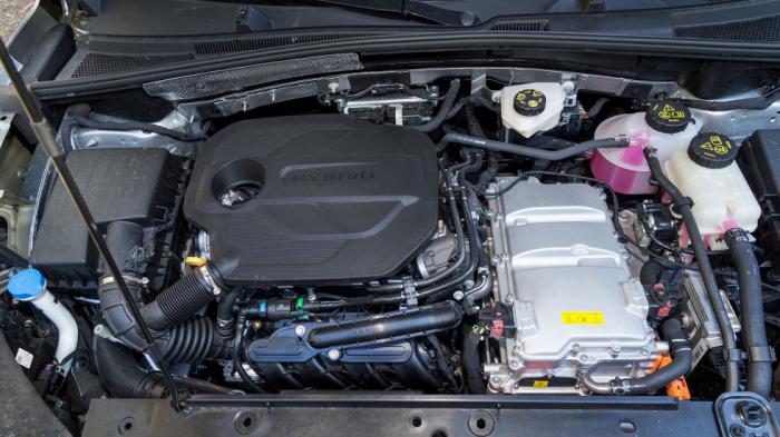 To υβριδικό σύστημα του MG ZS MAX Hybrid+ χρησιμοποιεί έναν 1.500άρη κινητήρα 102 ίππων που τον συνδυάζει με ηλεκτροκινητήρα 136 ίππων και η συνδυαστική απόδοση των 197 ίππων περνάει στους εμπρός τροχ To υβριδικό σύστημα του MG ZS MAX Hybrid+ χρησιμοποιεί έναν 1.500άρη κινητήρα 102 ίππων που τον συνδυάζει με ηλεκτροκινητήρα 136 ίππων και η συνδυαστική απόδοση των 197 ίππων περνάει στους εμπρός τροχ