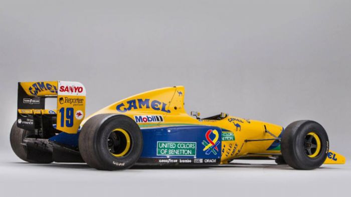 Ντυμένο στα ίδια χρώματα, όπως την πρώτη φορά που ο Michael Schumacher πήρε πρώτη θέση, στο GP Μεξικού.