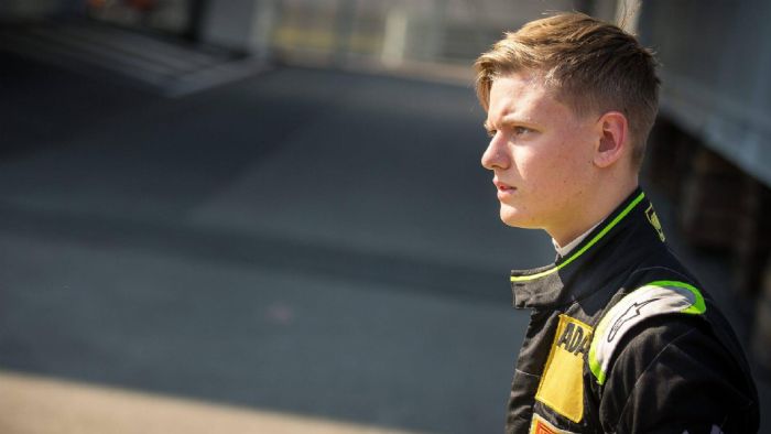 Παρά τον τραυματισμό του ο Mick Schumacher πέρασε τα ιατρικά τεστ και θα αγωνιστεί κανονικά στον ερχόμενο αγώνα στο Spa.