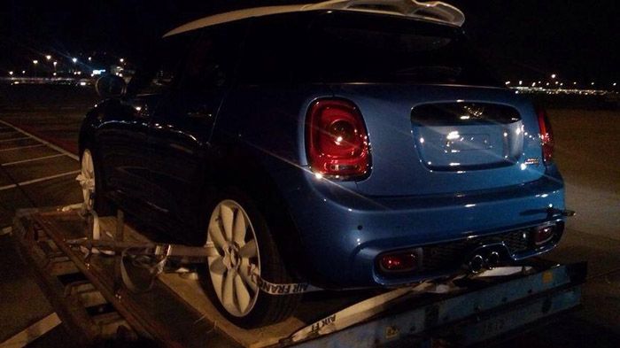 Το hatchback μοντέλο «πιάστηκε στα πράσα», χωρίς ίχνος καμουφλάζ, αποκαλύπτοντας αρκετά σχεδιαστικά στοιχεία του νέου αυτοκινήτου. Το hatchback μοντέλο «πιάστηκε στα πράσα», χωρίς ίχνος καμουφλάζ, αποκαλύπτοντας αρκετά σχεδιαστικά στοιχεία του νέου αυτοκινήτου.