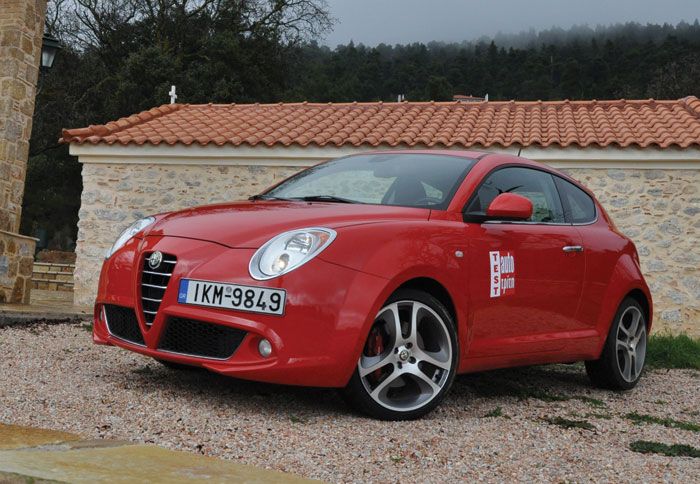 Η Alfa Romeo έδωσε την «εξουσία» της διαμόρφωσης της οδικής συμπεριφοράς και της οδηγικής αίσθησης στον οδηγό μέσω του Alfa D.N.A.